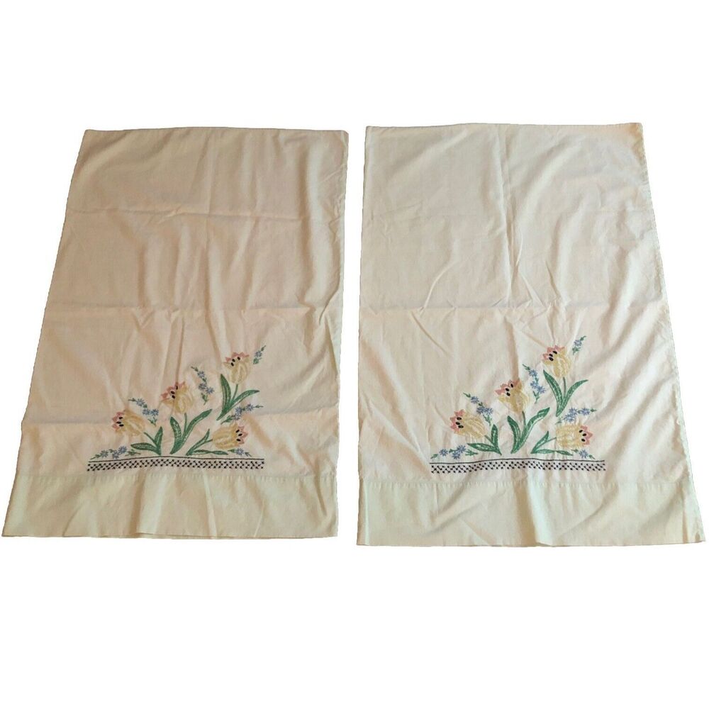Harmony House Embroidered Tulips Pillow Cases VTG Pair Pale Green Cotton 30x20"
